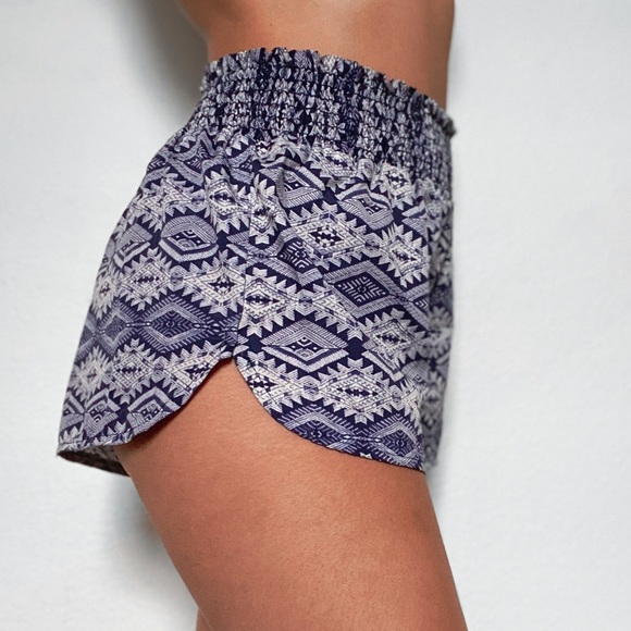 BLUE WHITE PATTERN SHORTS - Picture 2 of 3